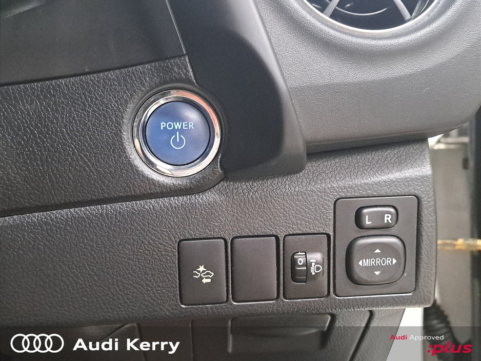 Toyota Auris HYBRID LUNA SPORT 4DR AUTO — thumbnail 23