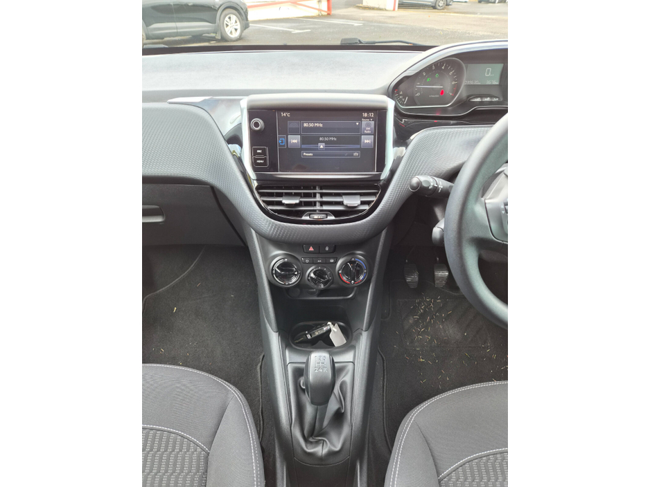 Peugeot 208 — thumbnail 11
