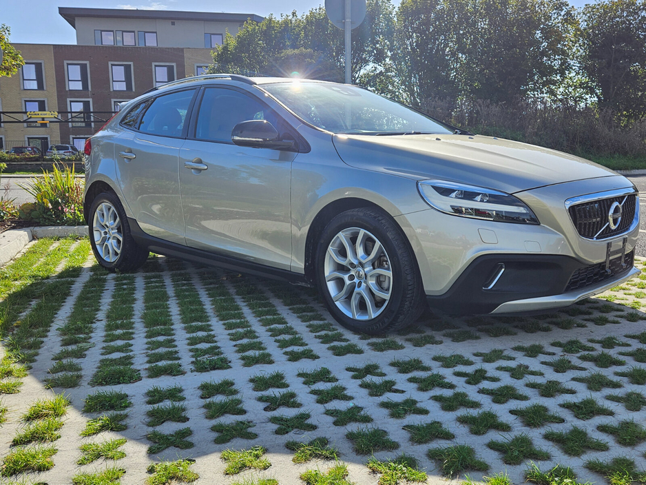 2017 Volvo V40