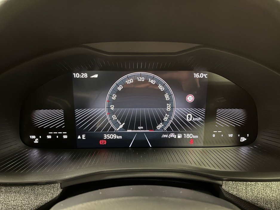 Skoda Kamiq Selection 1.0TSI 115BHP - Reversing Camera - Climate Control - Heated Seats - Keyless Start - Cruise Control - Apple CarPlay/Android Auto — thumbnail 17