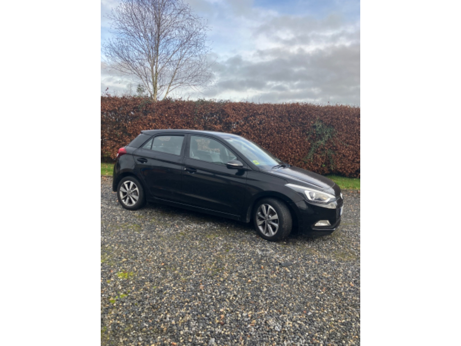 Hyundai i20 1.7 Executive Saloon Petrol Manual (116bhp) — thumbnail 7