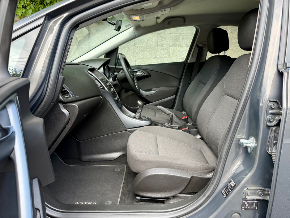 2014 Opel Astra 1.7L Diesel For Sale Images