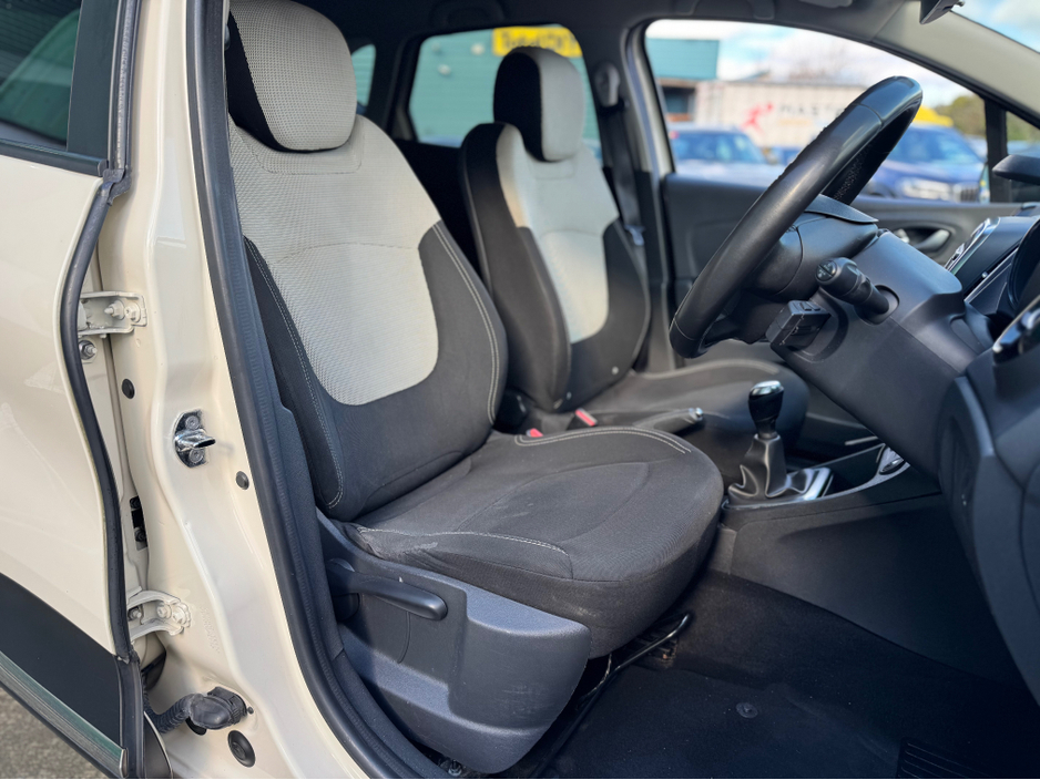 Renault Captur TCE ICONIC 90PS 5DR — thumbnail 17