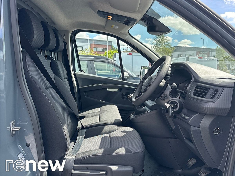 2025 Renault Trafic 2.0L Diesel For Sale Images