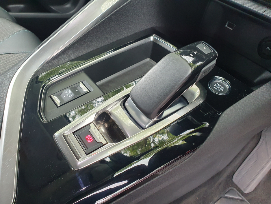 2022 Peugeot 3008 1.6L Petrol Plug-in Hybrid For Sale Images