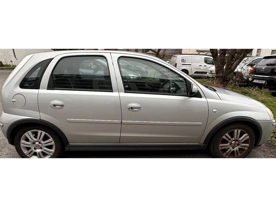 Opel Corsa CLUB 1.2I 16V 5DR