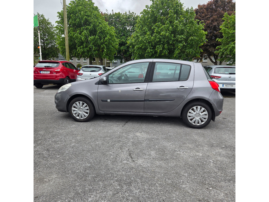 2011 Renault Clio 1.1L Petrol For Sale Images