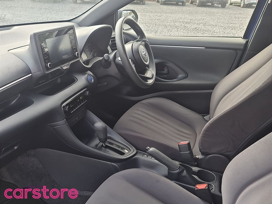 Toyota Yaris Hybrid X — thumbnail 9