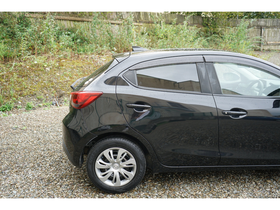 Mazda Demio — thumbnail 9