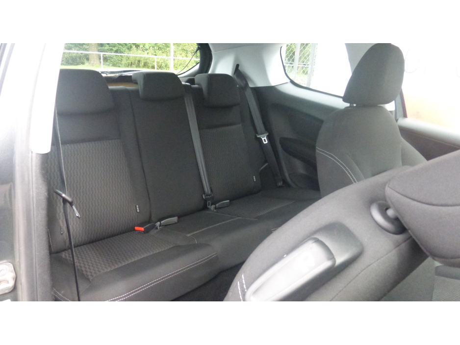 Peugeot 208 PURETECH ACTIVE 3DR DIESEL 1.2 — thumbnail 11