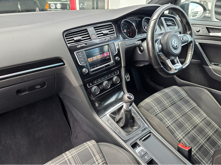 2016 Volkswagen Golf 2.0L Diesel For Sale Images