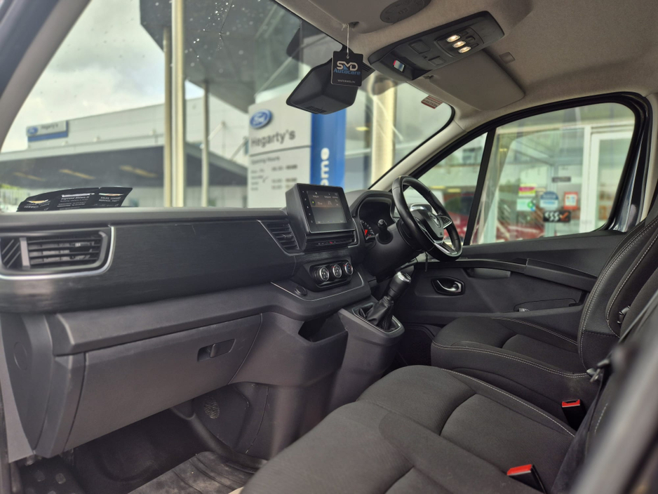 2022 Renault Trafic 2L Diesel For Sale Images