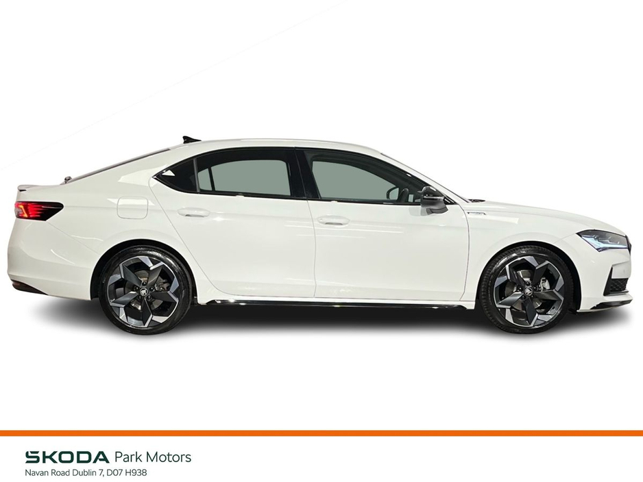 Skoda Superb Sportline DSG 2.0 TDI 150BHP - 19 Inch Alloys - Reversing Camera - Ambient Lighting - Climate Control - Electric Heated Memory Seats - Keyless Start - Apple CarPlay/Android Auto — thumbnail 7