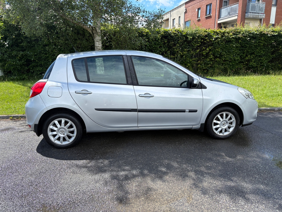 2011 Renault Clio 1.1L Petrol For Sale Images