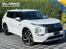 Mitsubishi Outlander 7-SEATER 2.4 HYBRID AUTO // BOSE SOUND SYSTEM // DIAMOND CUT ALLOYS // APPLE CARPLAY/ANDROID AUTO