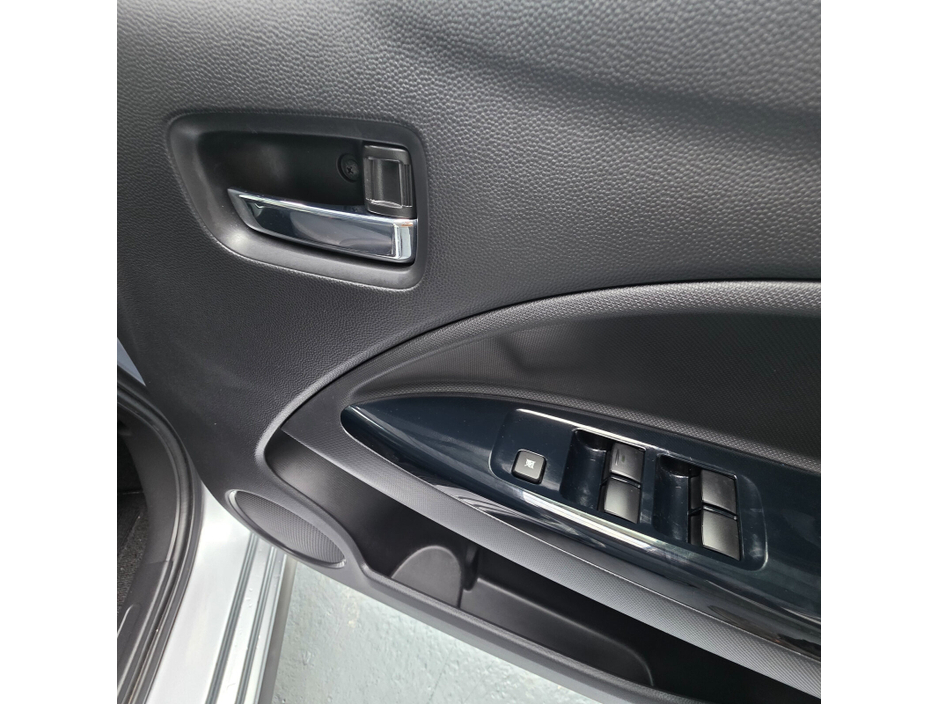Mitsubishi Mirage — thumbnail 12