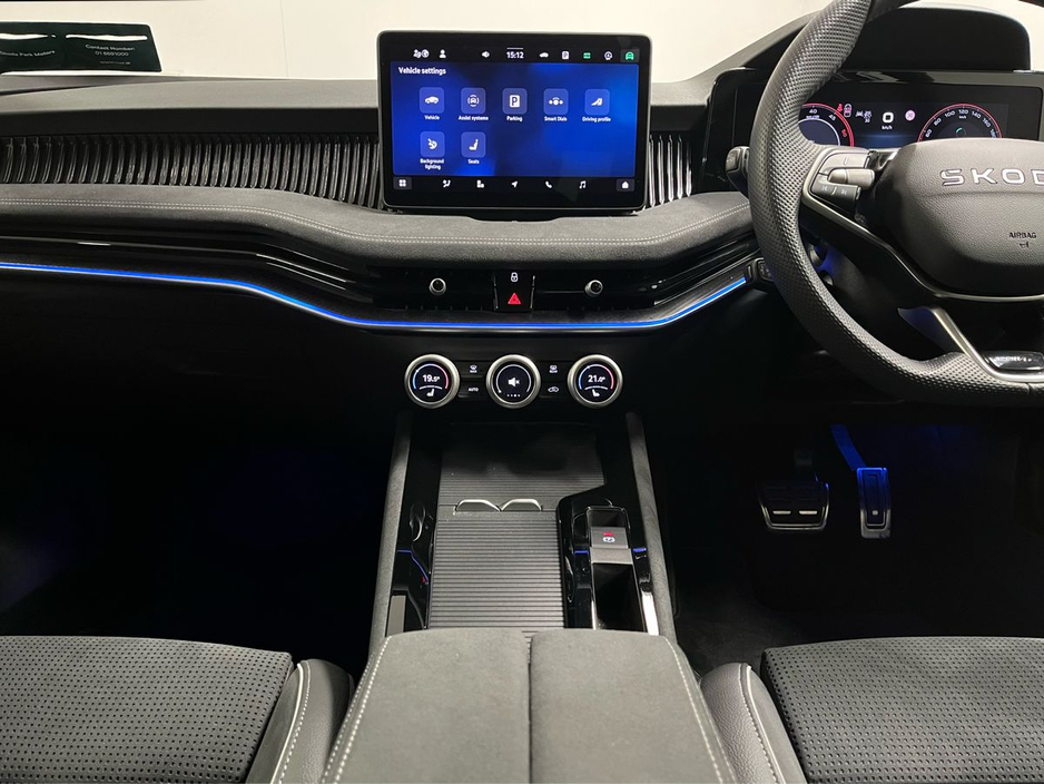 Skoda Superb Sportline DSG 2.0 TDI 150BHP - Reversing Camera - Ambient Lighting - Climate Control - Electric Heated Memory Seats - Keyless Start - Apple CarPlay/Android Auto — thumbnail 19