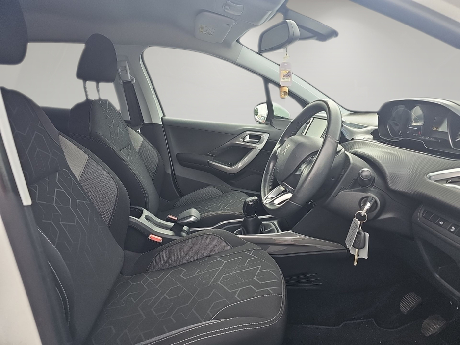 Peugeot 2008 ACTIVE 1.2 ** LOW MILEAGE IRISH CAR ** NICE SPEC ** 2 KEYS ** SUPERB EXAMPLE ** — thumbnail 12