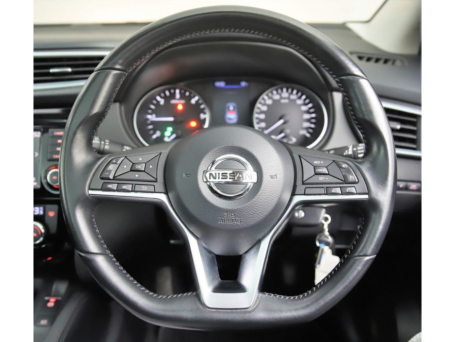 Nissan Qashqai 1.5 DSL SE 6SPD *PANORAMIC ROOF*SAT NAV*REVERSE CAM* — thumbnail 17