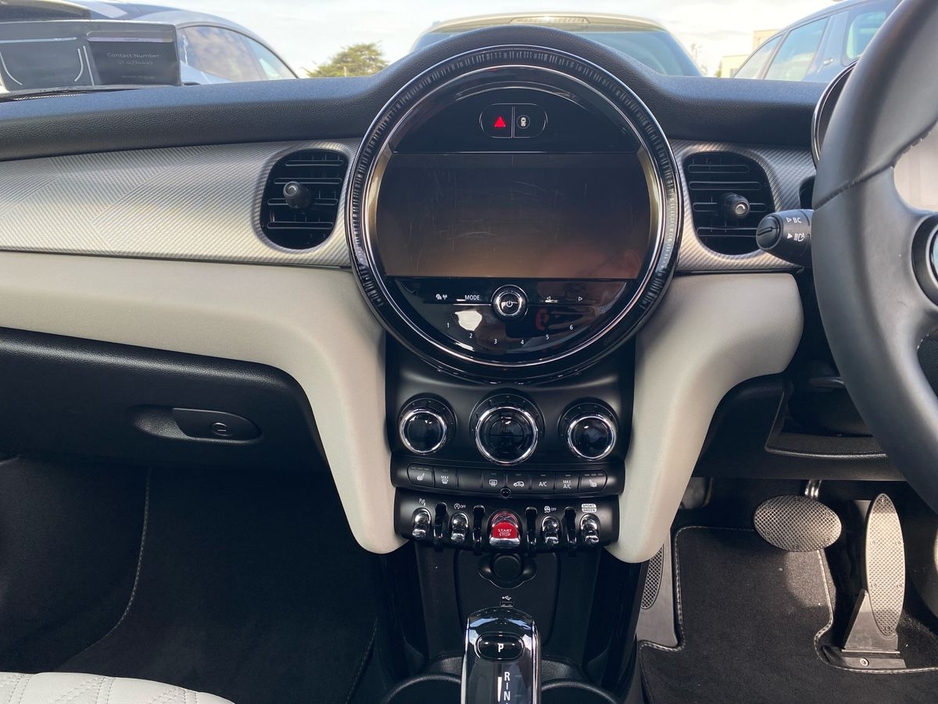 MINI Hatch Exclusive Convertible Auto — thumbnail 11
