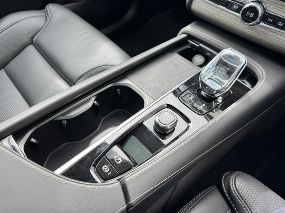 2024 Volvo XC90 2.0L Hybrid For Sale Images