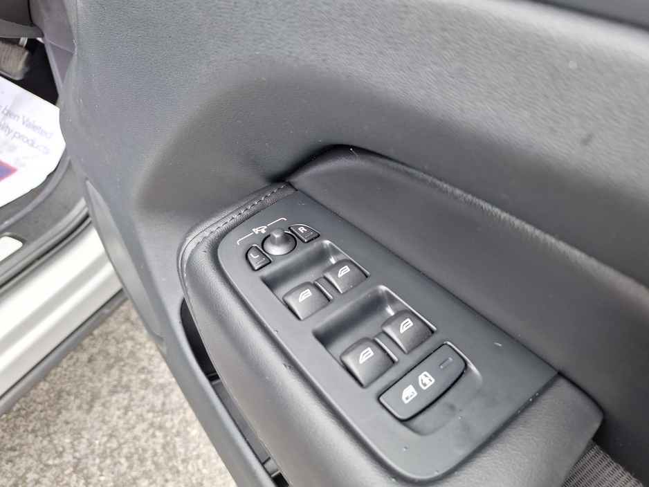 2023 Volvo XC60 2L Petrol Plug-in Hybrid For Sale Images