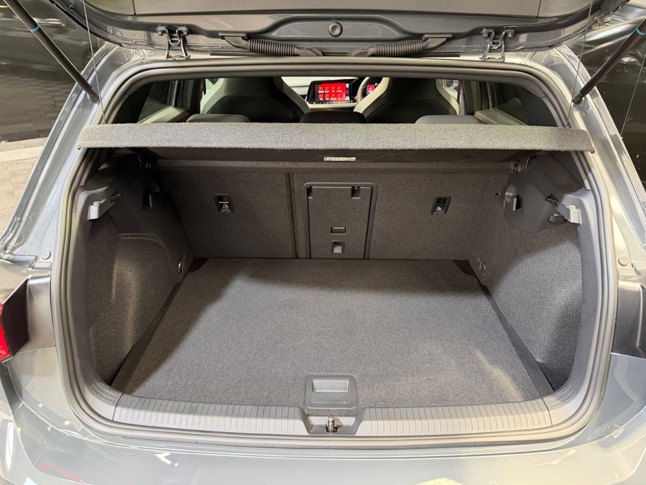 Volkswagen Golf 1.5 R-LINE AUTOMATIC SUNROOF ONLY 26,945KM//HARMAN KARDON SOUND SYSTEM//TILT&SLIDE SUNROOF — thumbnail 25