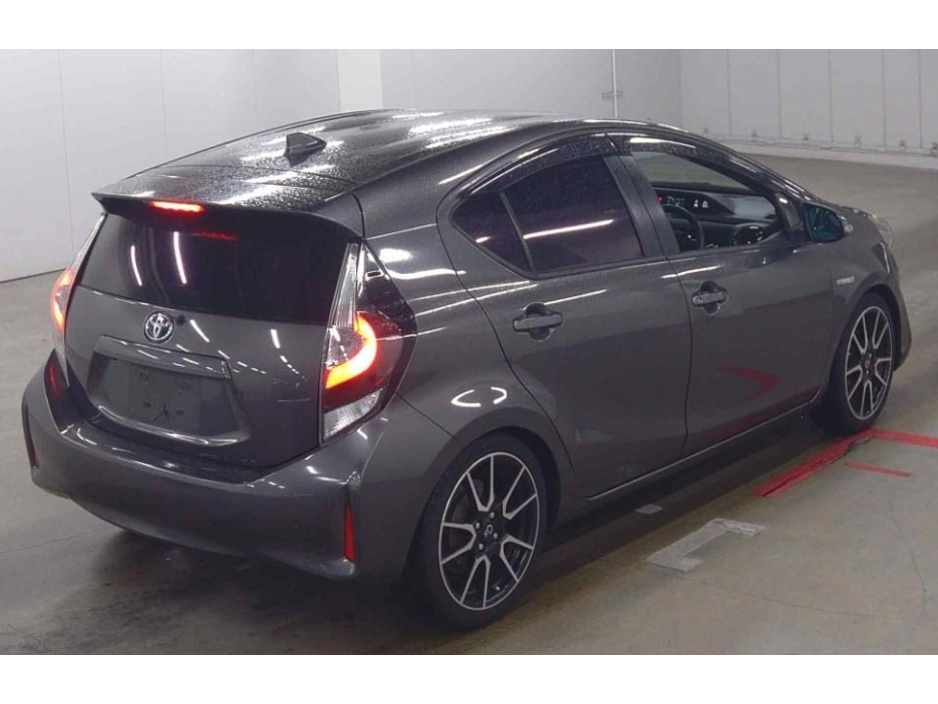Toyota Aqua 1.5 Petrol Hybrid Auto — thumbnail 4