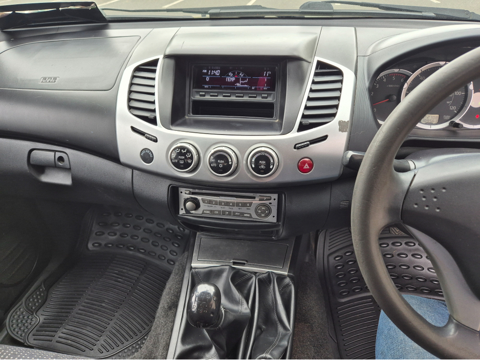 2014 Mitsubishi L200 2.5L Diesel For Sale Images