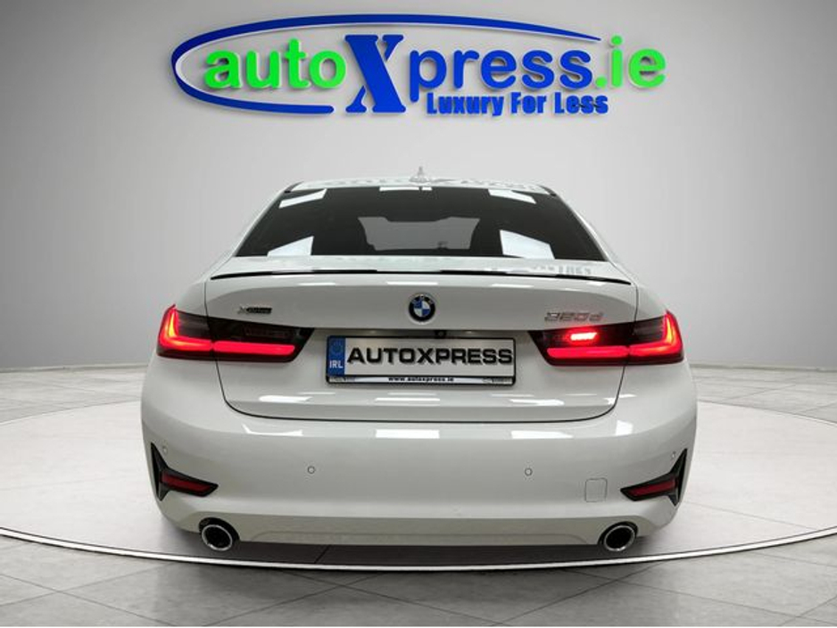BMW 3 Series 320d xDrive 4WD — thumbnail 11