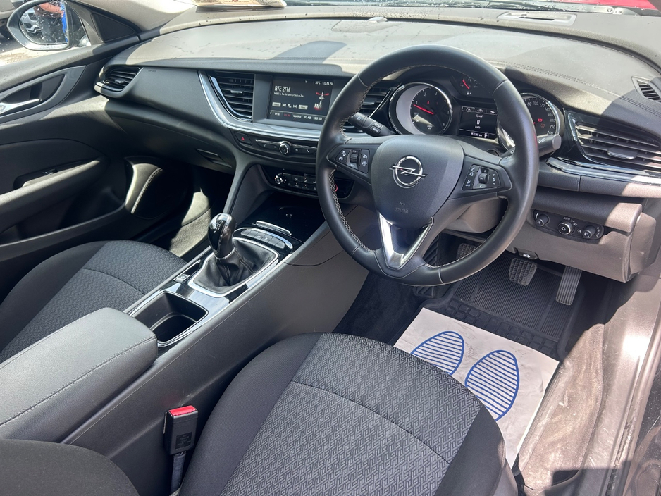 Opel Insignia 2018 OPEL INSIGNIA 1.6d TURBO SC NEW MODEL — thumbnail 18