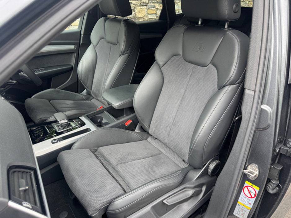 2023 Audi Q5 2.0L Petrol Plug-in Hybrid For Sale Images