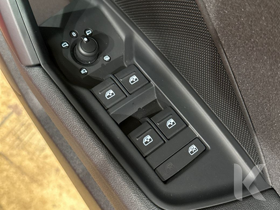 Audi A3 1.0 AUTOMATIC - FACTORY ALLOYS - DIGITAL SPEEDO - CRUISE CONTROL - MULTI FUNCTION STEERING WHEEL - CRUISE CONTROL - HEATED SEATS — thumbnail 17