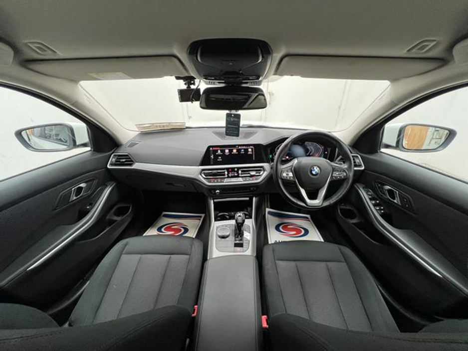 BMW 3 Series 320d xDrive 4WD — thumbnail 2