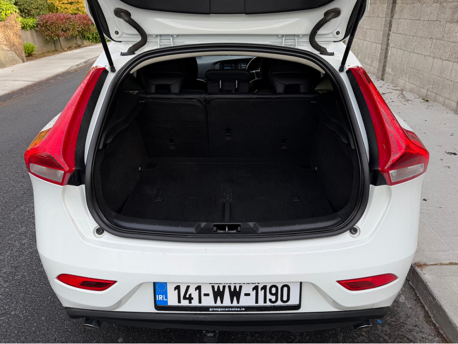 2014 Volvo V40 2L Diesel For Sale Images