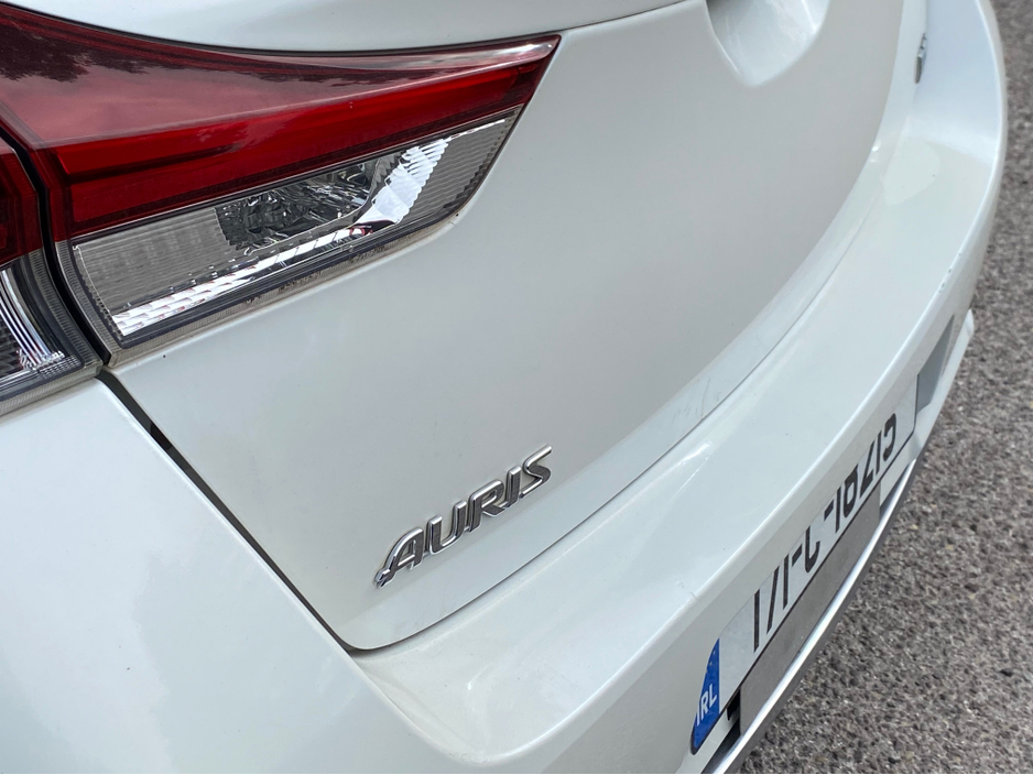 2017 Toyota Auris 1.8L Hybrid For Sale Images