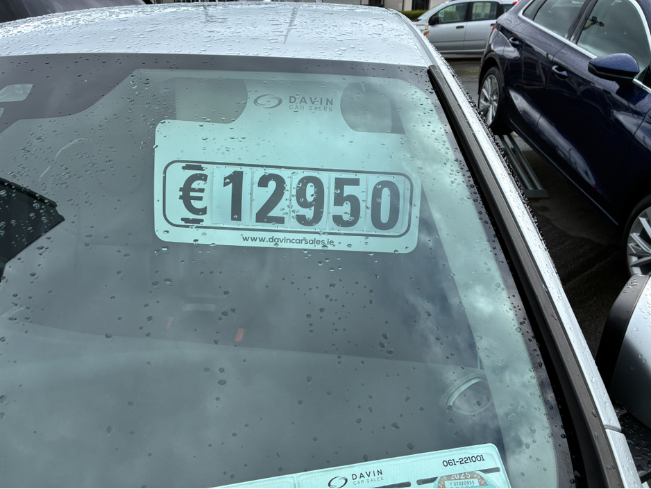 2018 Volvo V40 2L Diesel For Sale Images