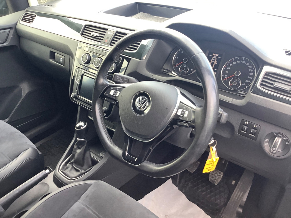 2016 Volkswagen Caddy Maxi Life 2L Diesel For Sale Images