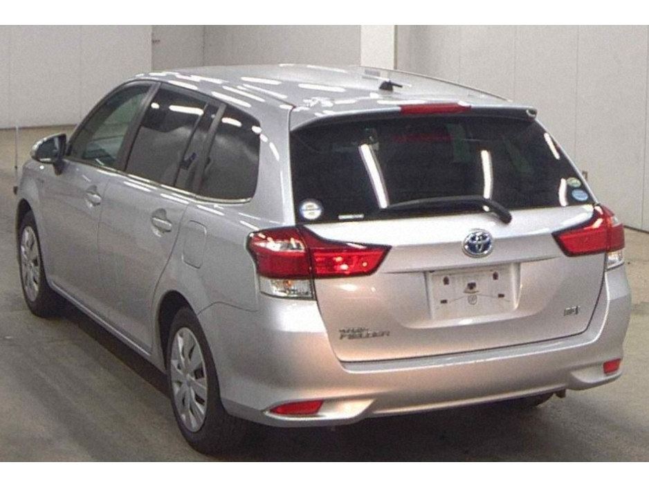 Toyota Corolla 1.5 Corolla Fielder Petrol Hybrid Auto — thumbnail 3