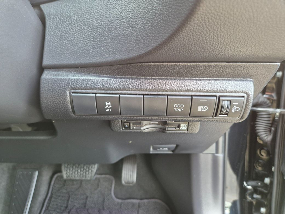 Toyota Corolla 1.8 HYBRID / SPORT SPEC / LOW MILEAGE / TAX €180 — thumbnail 28