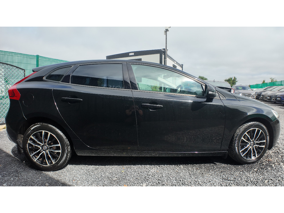 2017 Volvo V40 2L Diesel For Sale Images