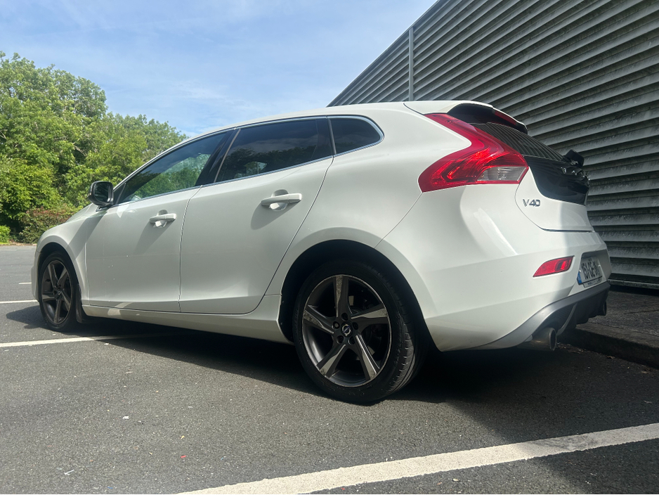 2015 Volvo V40 2L Diesel For Sale Images