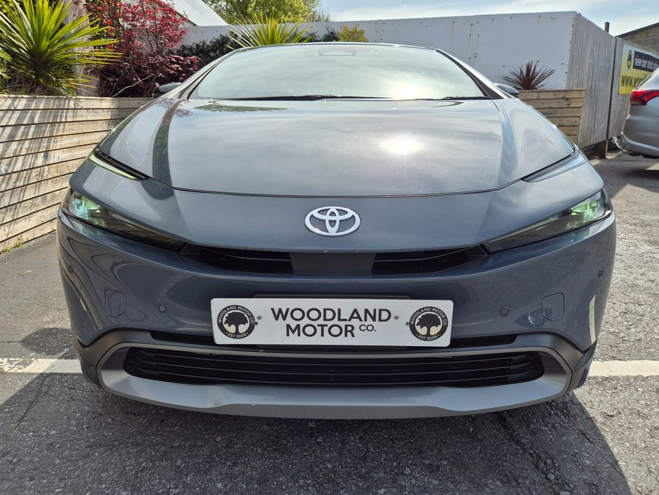 Toyota Prius 2.0 HEV / G-PACK HIGH SPEC / LOW MILEAGE / TAX €150 — thumbnail 4