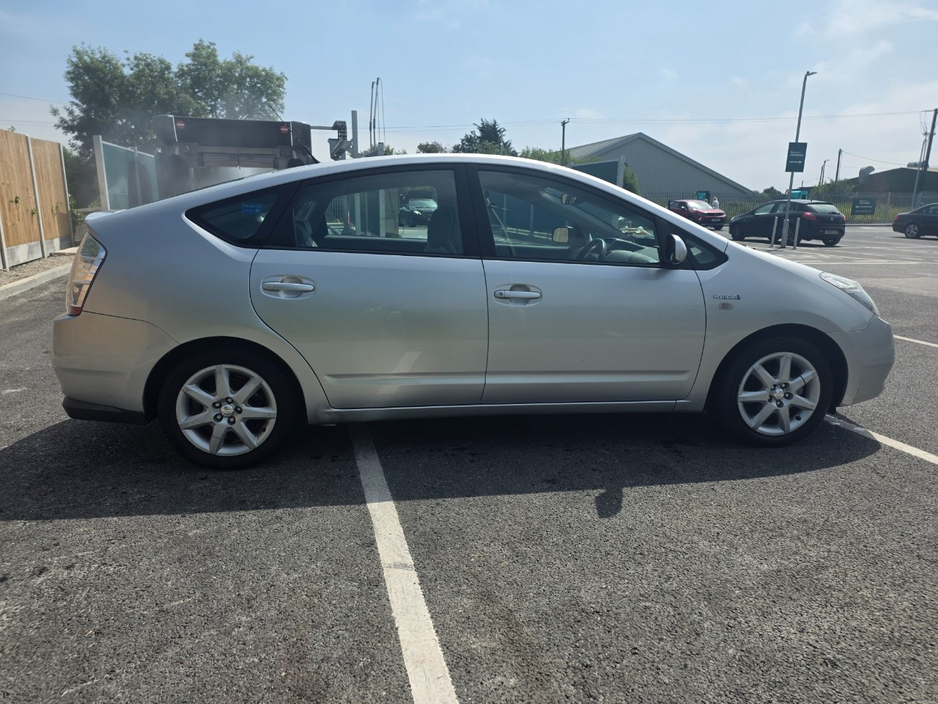 Toyota Prius 1.5 5DR A — thumbnail 3