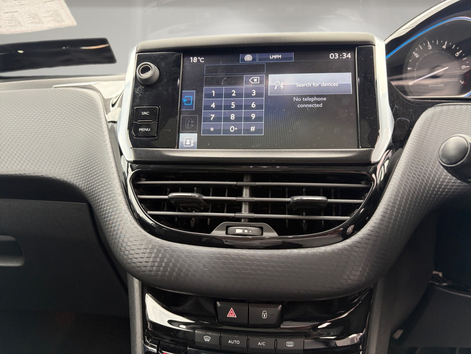 Peugeot 2008 ALLURE 1.2 PURETECH  ** PANORAMIC GLASS ROOF ** HALF LEATHER INTERIOR ** SAT NAV ** SUPERB EXAMPLE ** — thumbnail 13
