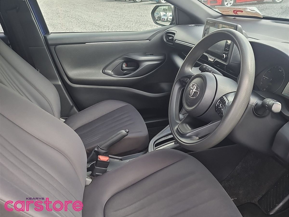 Toyota Yaris Hybrid X — thumbnail 12