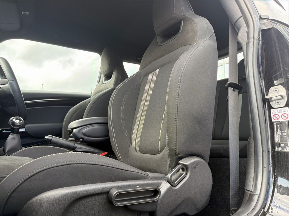2021 MINI Hatch 2L Petrol For Sale Images