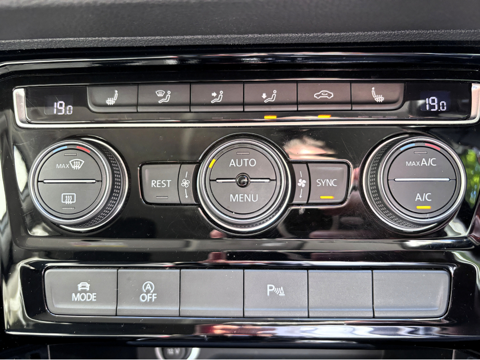 2018 Volkswagen Touran 1.4L Petrol For Sale Images