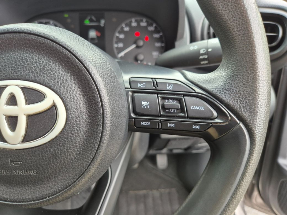 Toyota Yaris 1.5 HYBRID / X SPEC / BEST SMALL CAR ON THE ROAD / TAX €150 — thumbnail 20