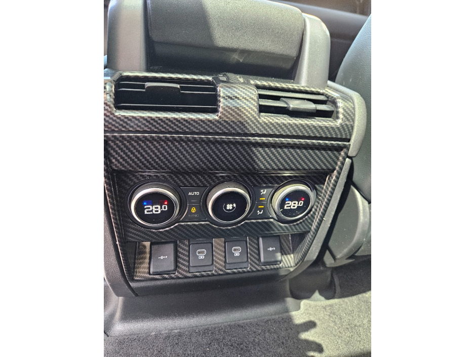 2022 Land Rover Defender 3L Petrol Hybrid For Sale Images